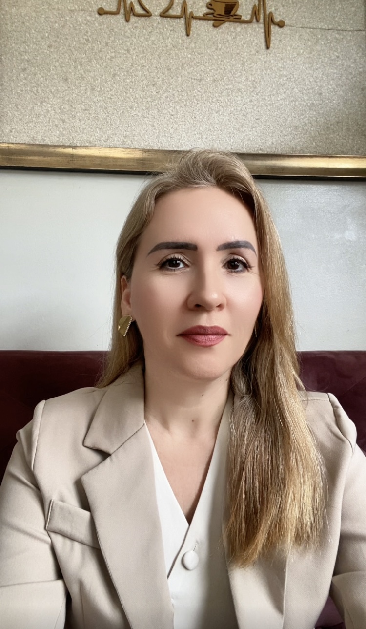 Carol Oliveira - Psicanalista especialista em inteligência emocional